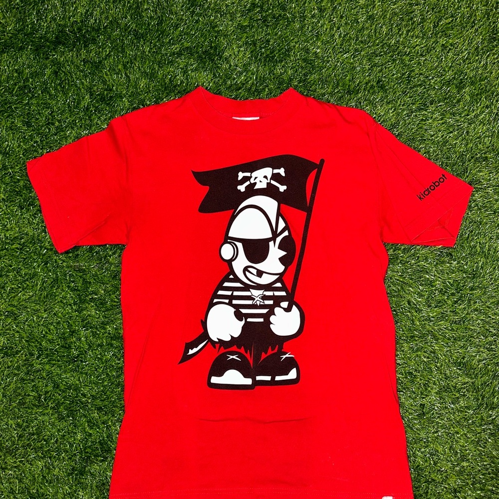 Kid robot pirate t shirt size small